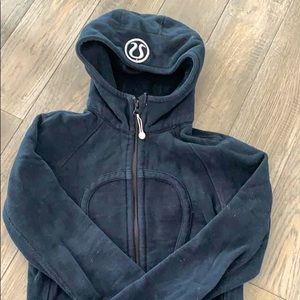 Lululemon scuba hoodie good used condition, so minor wear on cuffs